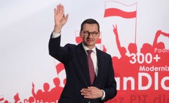 Program PiS na drugą kadencję? Mocniejszy premier, wychowanie patriotyczne, dalsza reforma sądownictwa