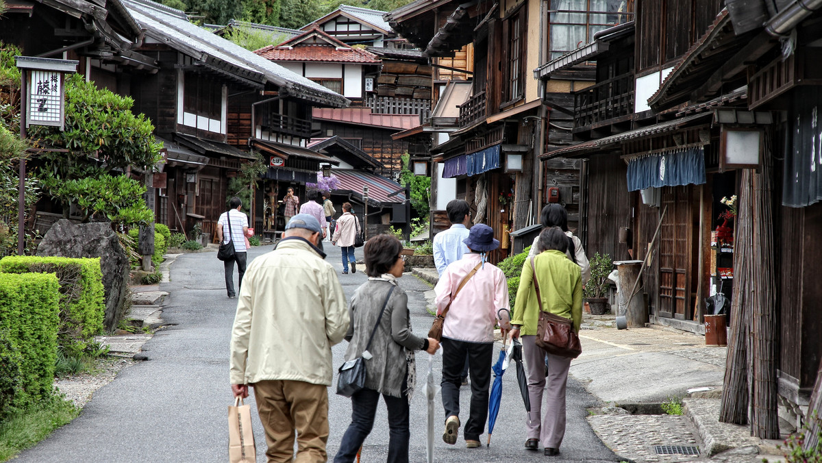 Logika demografii bywa bezlitosna: i tak bez aktywizacji zawodowej seniorów starzejąca się Japonia długo nie pociągnie. Wielu starszych mieszkańców Kraju Kwitnącej Wiśni cieszy się z takiego obrotu spraw.