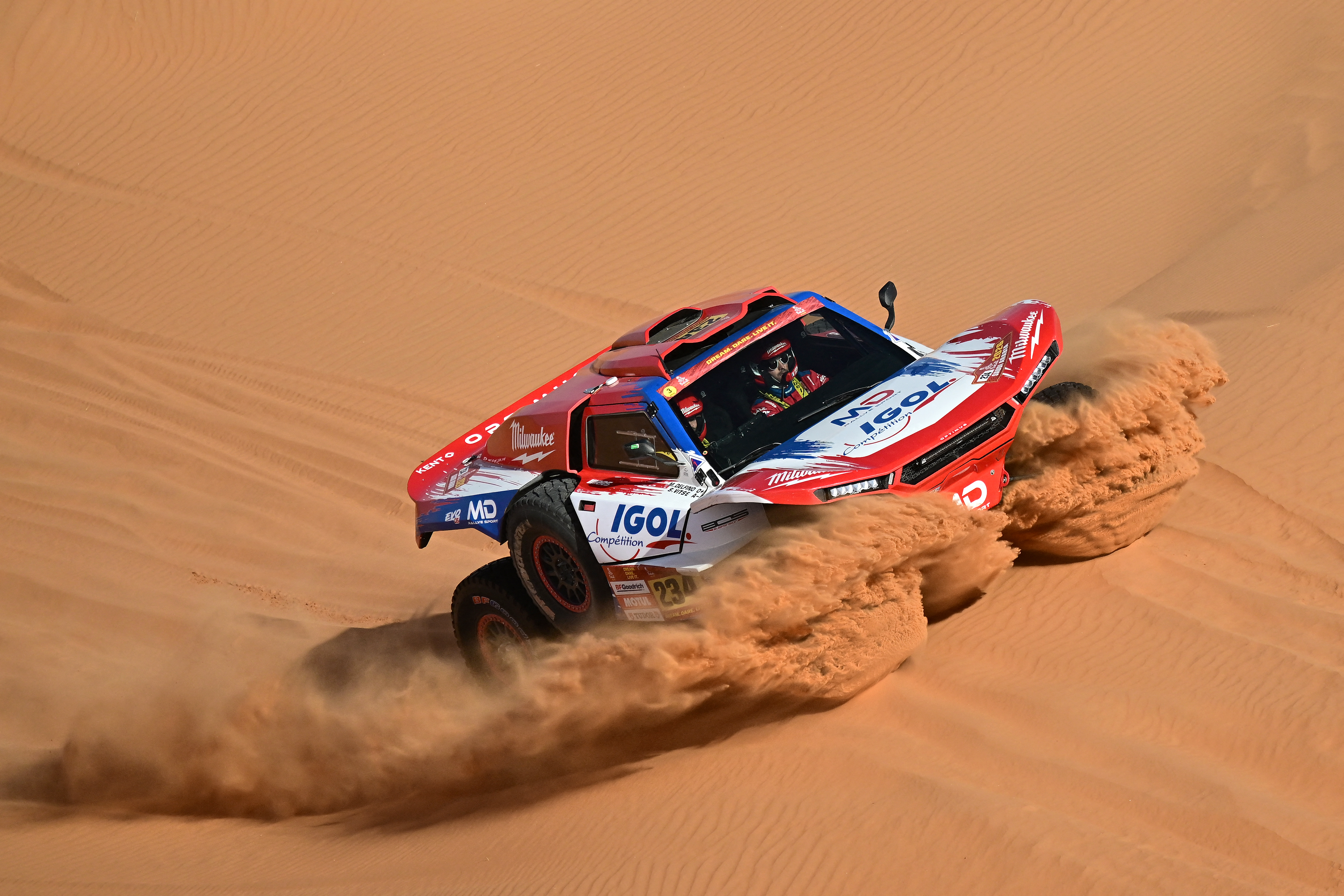 Sanders chute et perd la tęte du Dakar au profit de Brabec