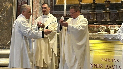 Kard. Ryś przy grobie św. Jana Pawła II: Dobra Nowina to nie teoria, ale Osoba - Vatican News