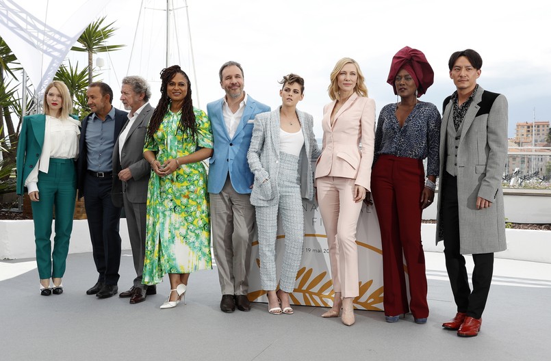 Dziwięcioro gniewnych ludzi, czyli jury festiwalu w Cannes. Od lewej: Lea Seydoux, Andrey Zvyagintsev, Robert Guediguian, Denis Villeneuve, Kristen Stewart, Cate Blanchett, Khadja Nin, Ava DuVernay oraz Chang Chen