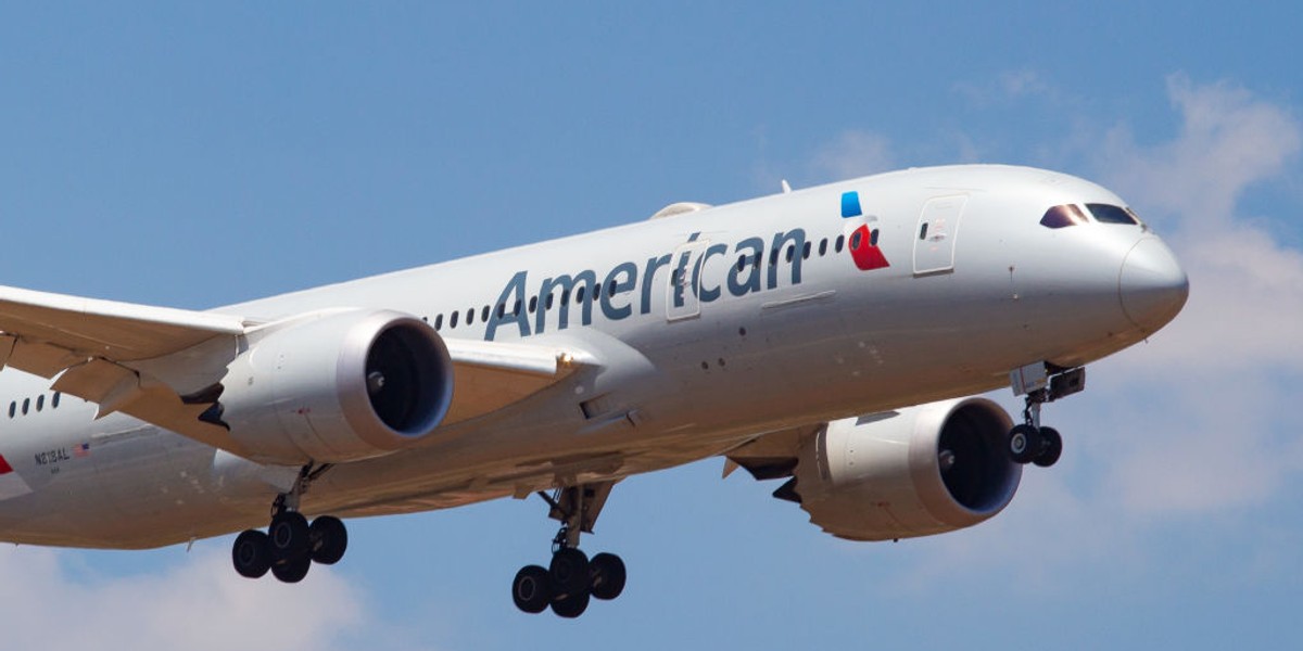 American Airlines, największe linie lotnicze świata, tłumaczą przedłużenie okresu wstrzymania rejsów do Chin zmniejszonym zapotrzebowaniem na loty. 