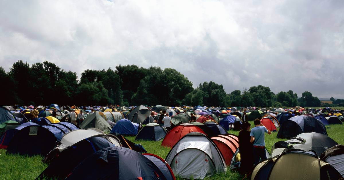 Rengeteg sátor maradt a Sziget-fesztiválozók után, kreatív módot találtak a  hasznosításukra