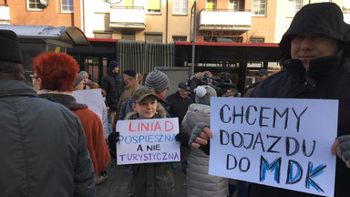 Protest mieszkańców wrocławskiej Kleciny. "Nie zgadzamy się na zmianę trasy autobusu D"