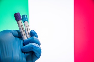 Włochy: Odporność stadna wymaga zaszczepienia 42 mln osób