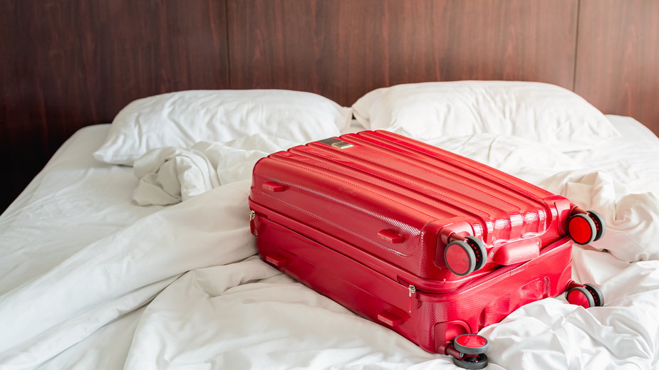 Lepiej nie kładź walizki na hotelowym łóżku