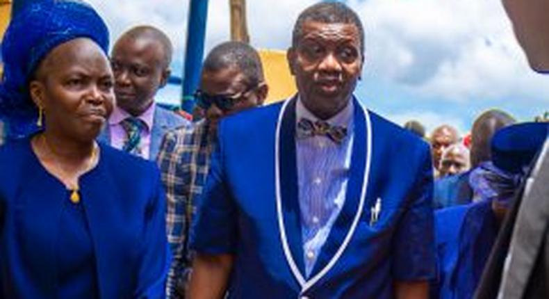 Pastor Enoch Adeboye (R), the General Overseer, RCCG, and Pastor Olutoyin Oyebamiji (L) of Chapel of Mercy, Jos.