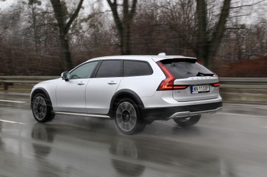 Volvo V90 Cross Country Sprawdzamy Czy Stwierdzenie Mowisz Volvo Myslisz Kombi Jest Nadal Aktualne