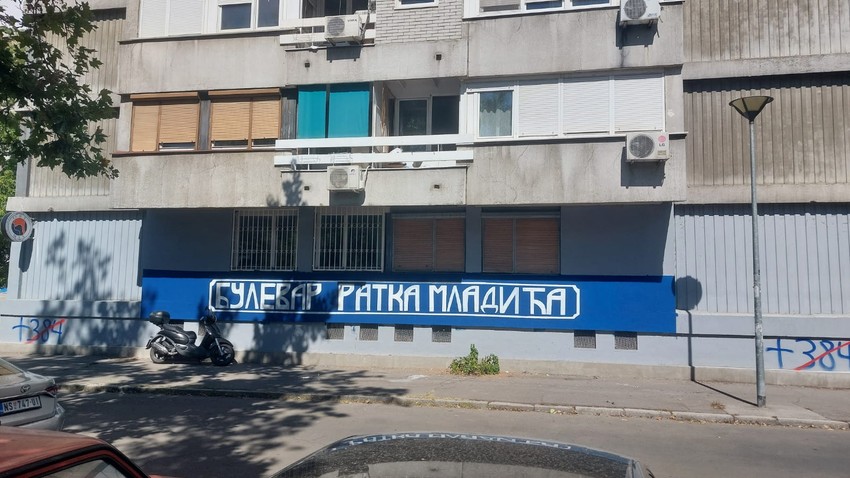 Natpis ‘’Bulevar Ratka Mladića’’ osvanuo u Novom Sadu
