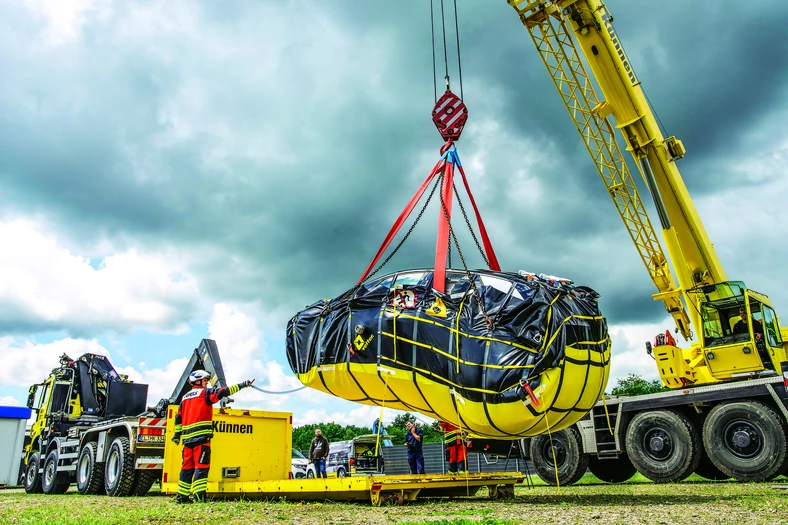 E-Vehicle IsolationSystem (w skrócie: EIS) – głównym elementem jest solidny wór z PCV, do którego pakuje się nadpalone auto, a następnie wypełnia pustą przestrzeń wodą. Wady: produkt jest jednorazowy i kosztuje ok. 6000 euro. 