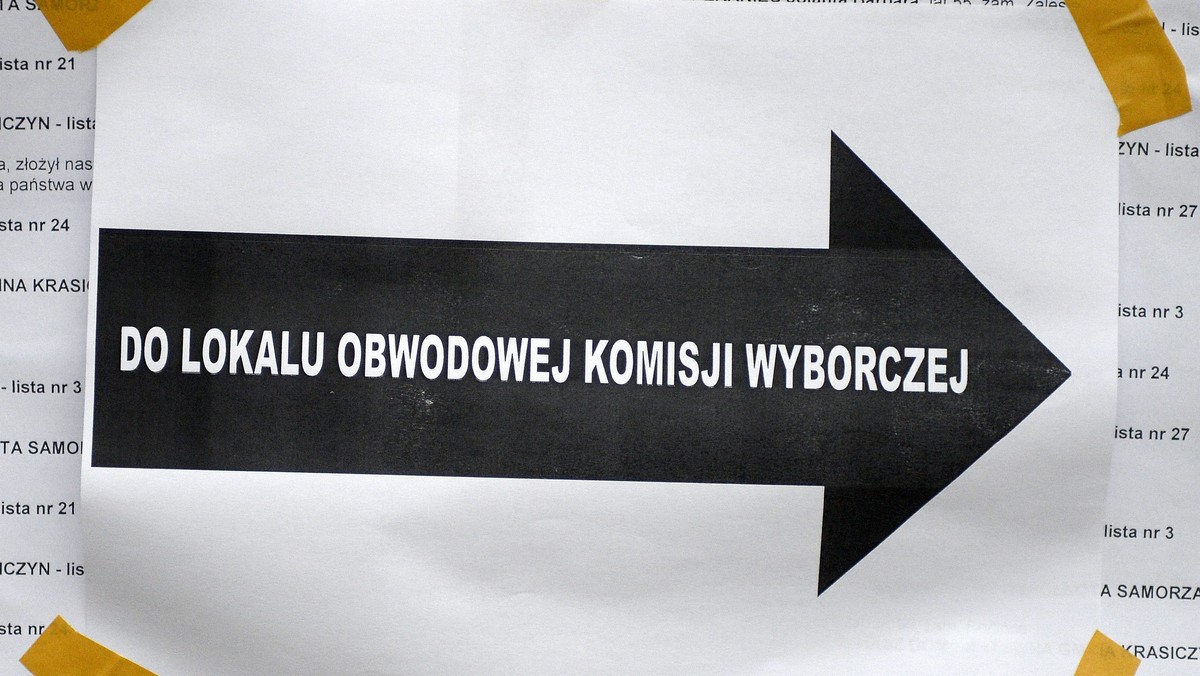 Do wczesnych godzin porannych ani jedna z miejskich komisji wyborczych liczących głosy oddane na prezydentów miast w województwie pomorskim nie zakończyła pracy. Członkowie komisji narzekali na zawieszający się system informatyczny.