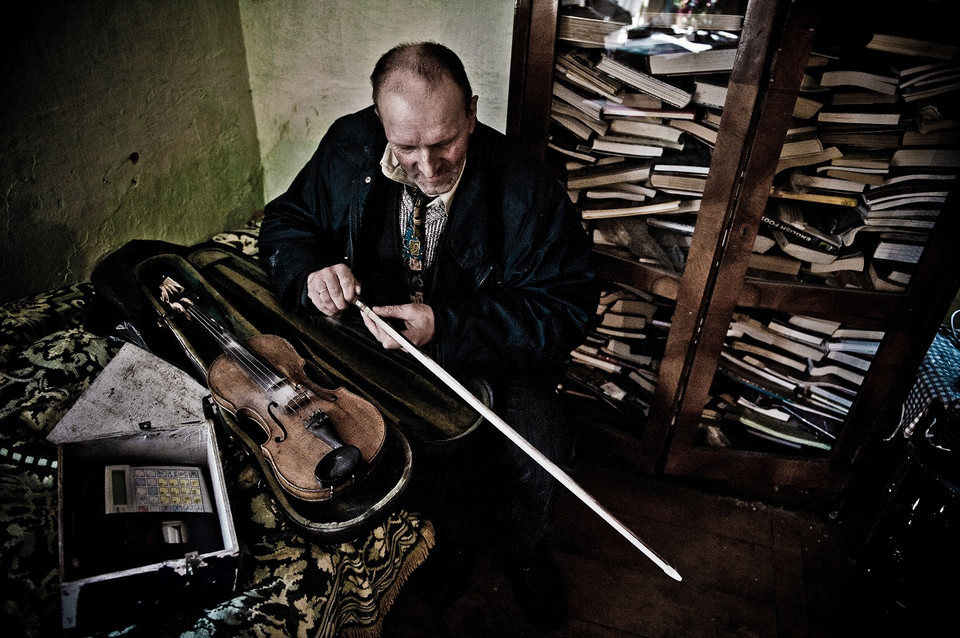 Najlepsze zdjęcia National Geographic 2011 - Tomasz Jodłowski, „Grajek z kasą”