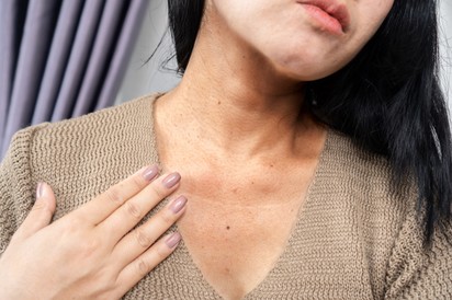 Gyanús foltok, göbök, elszíneződések a bőrön: ekkor jelez pajzsmirigyzavart
