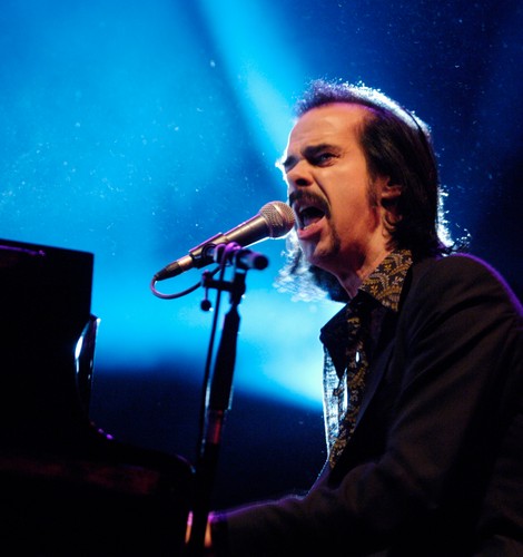 Nick Cave podczas koncertu w Pradze w 2006 roku