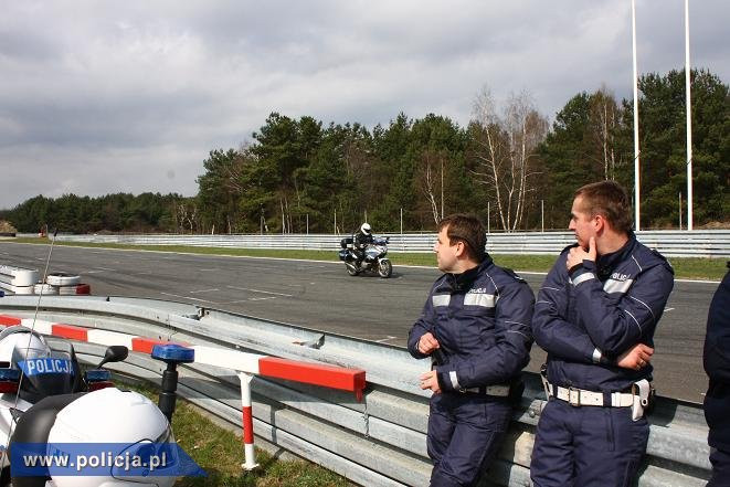 Szkolenie policjantów na motocyklach