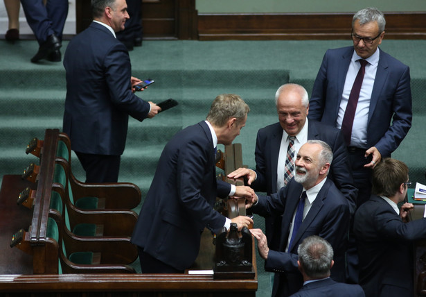 Donald Tusk z wotum zaufania. Fot. PAP/Leszek Szymański