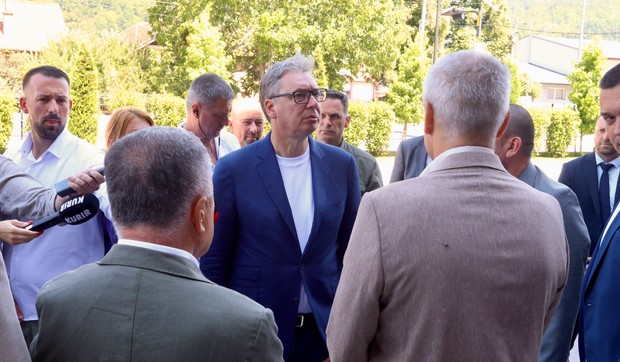 Aleksandar Vučić, u okviru posete jugozapadu Srbije, stigao je danas u Ivanjicu, gde obilazi kompaniju Matis