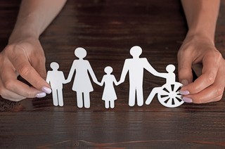 Dotacja dla gmin za obsługę karty dużej rodziny będzie wyższa. Stawki poszły w górę o... złotówkę