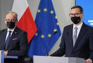 Minister Zdrowia Adam Niedzielski i premier Mateusz Morawiecki