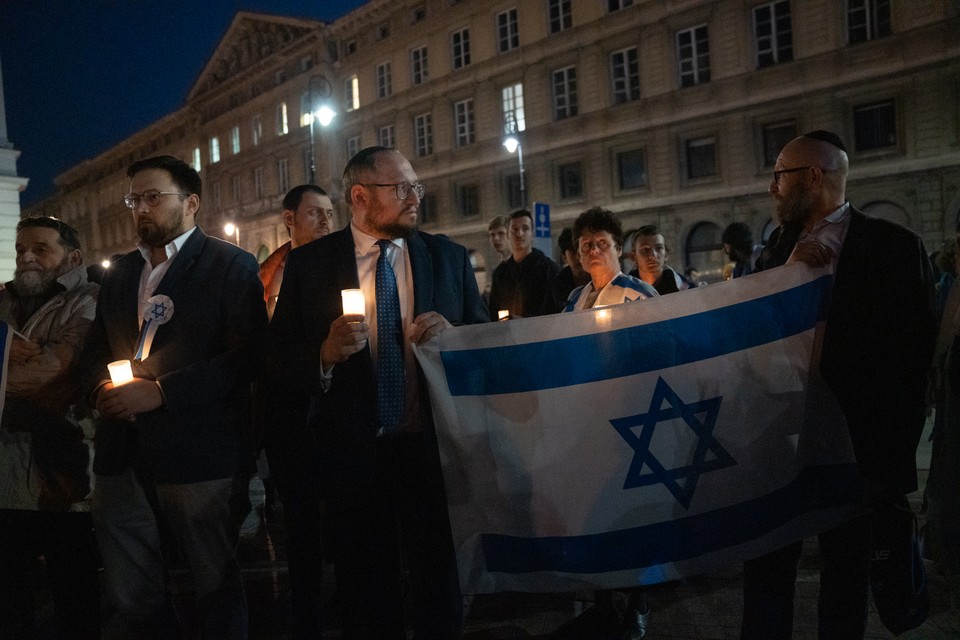 Protest Palestyńczyków pod pomnikiem Kopernika