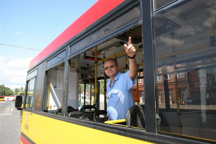 Szaleniec strzela do autobusów