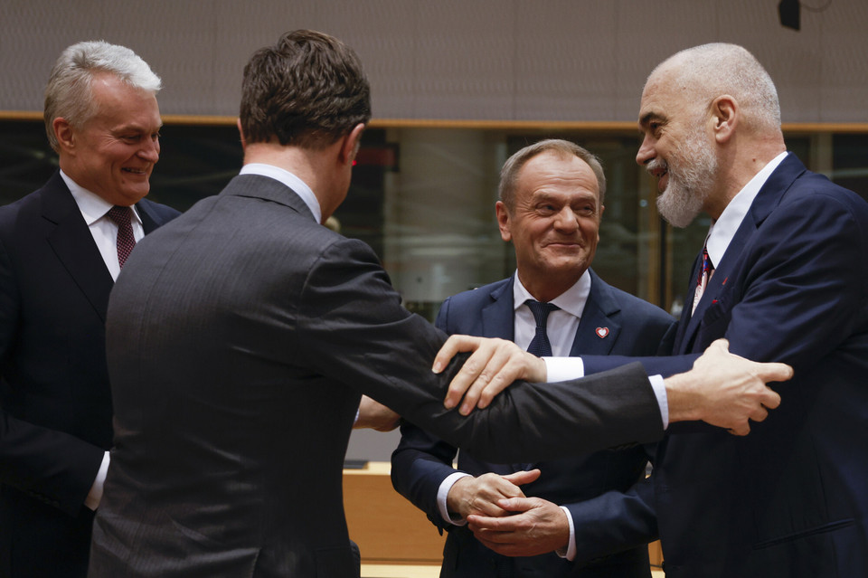Od lewej prezydent Litwy Gitanas Nauseda, premier Holandii Mark Rutte, Donald Tusk i premier Albanii Edi Rama