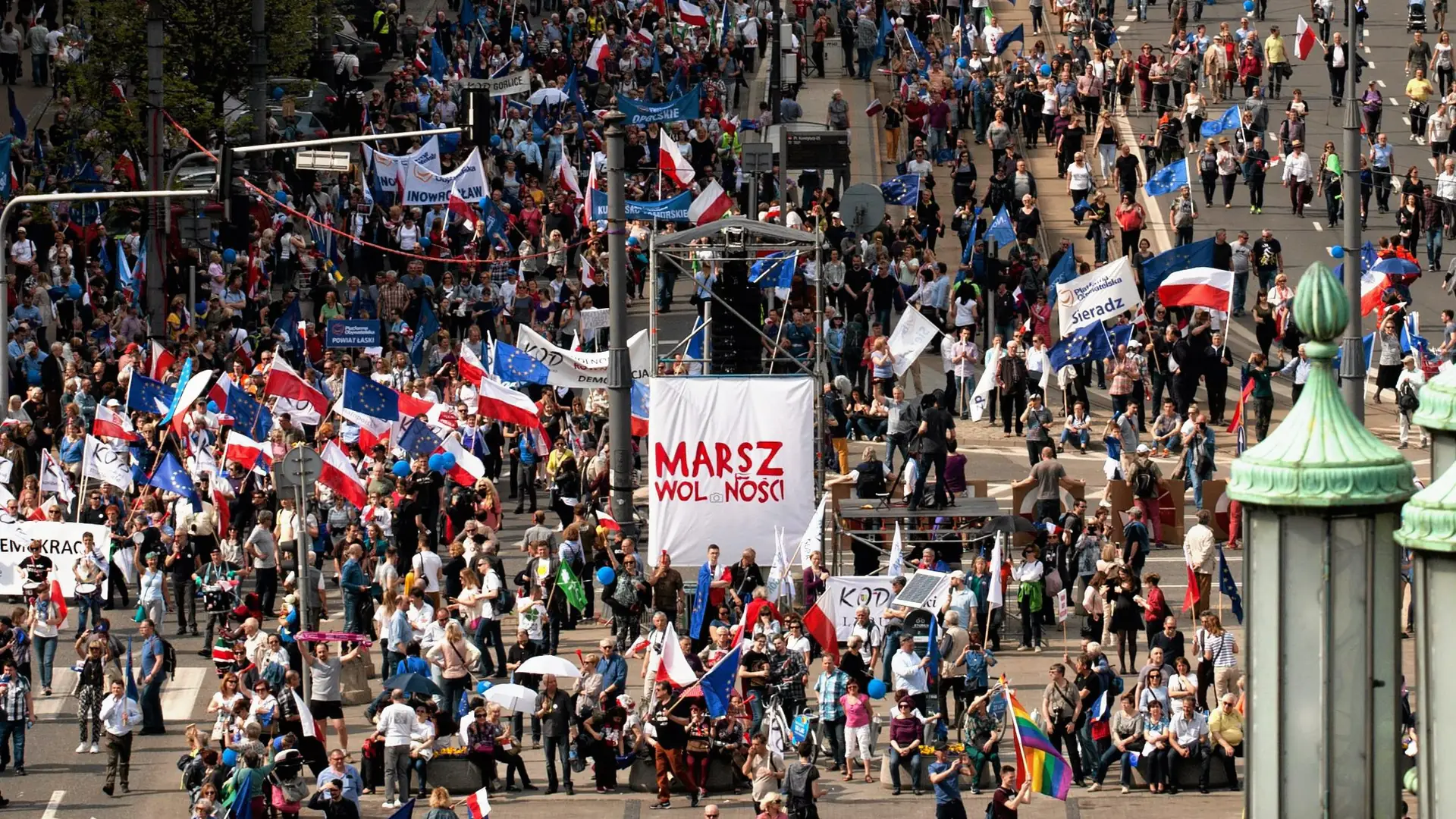 Porównaliśmy, ile osób szło w Marszu Wolności. To nie było ani 90, ani 12 tysięcy