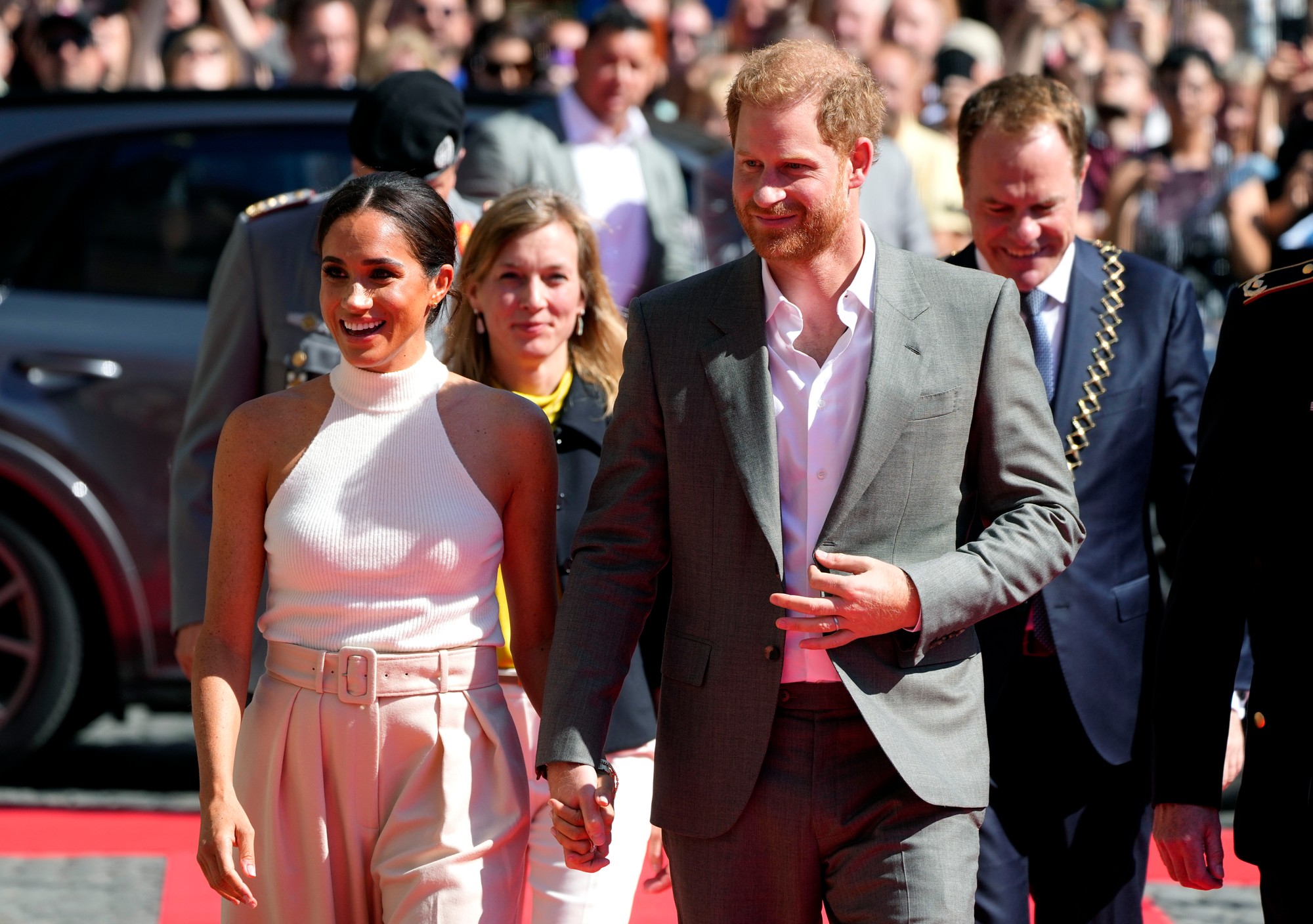 Britský princ Harry s manželkou Meghan navštívili Düsseldorf.