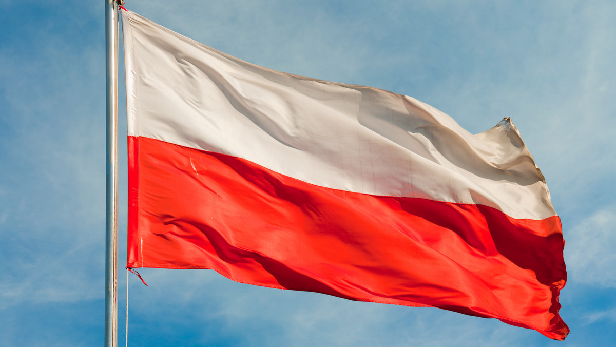 500 biało-czerwonych flag rozdadzą dziś mieszkańcom miasta władze Poznania. Flagi narodowe można będzie otrzymać w południe na poznańskim Starym Rynku.