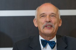 Korwin-Mikke spoliczkował Boniego. "Ta gnida popłakała się na Twitterze. Powinienem napluć mu w twarz"