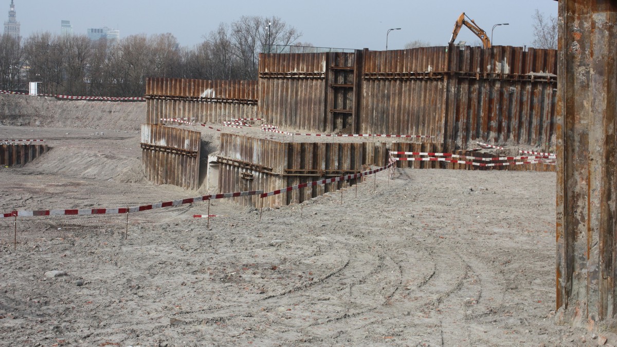 Na czerwiec 2010 roku zaplanowano zakończenie konstrukcji głównej i żelbetowej Stadionu Narodowego, który powstaje w niecce dawnego Stadionu Dziesięciolecia w Warszawie.