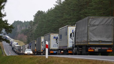 Ponad doba oczekiwania na odprawę na przejściu w Bobrownikach