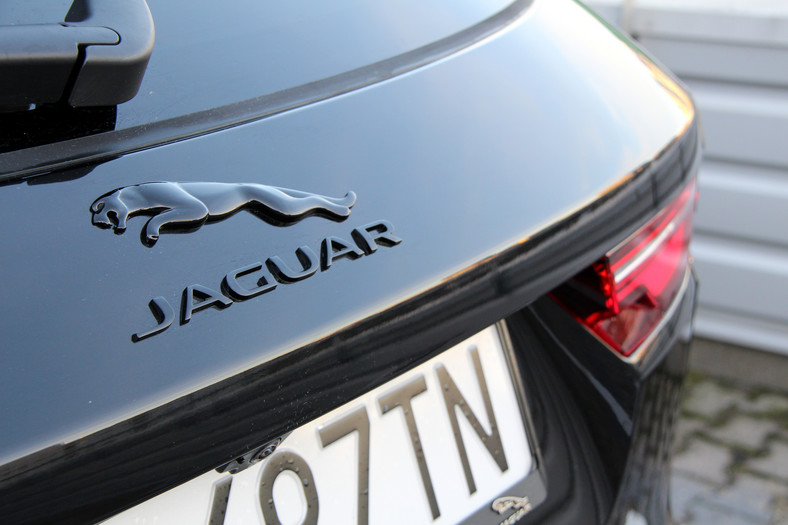 Jaguar F-Pace 2.0D R-Dynamic SE