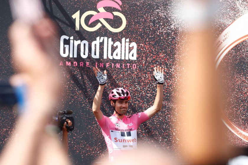 Tom Dumoulin – lider Giro d'Italia, załatwił się przy trasie wyścigu