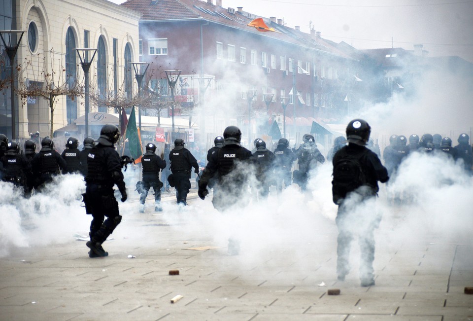 KOSOVO VIOLENT PROTEST (Police breaks up violent protest in Pristina )