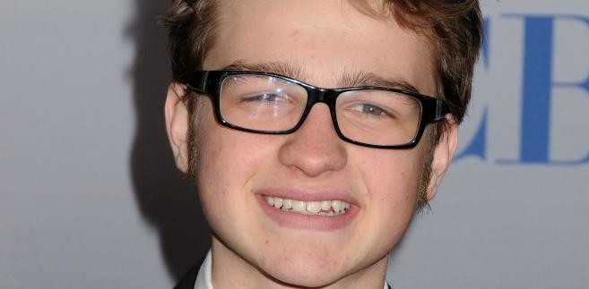 <b>5. Angus T. Jones - ma 19 lat i zarabia 15 milionów dolarów rocznie</b><br>Młody aktor zagrał w 'Agencie podaj łapę' ('See Spot Run', 2001), 'Debiutant' ('The Rookie', 2002), 'Wszystko się wali' ('Bringing Down the House', 2003) oraz w serialu 'Dwóch i pół' ('Two and a Half Men', 2003), który przyniósł mu pieniądze i popularność.