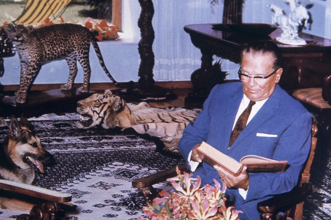 Josip Broz Tito u jednoj od svojih raskošnih rezidencija
