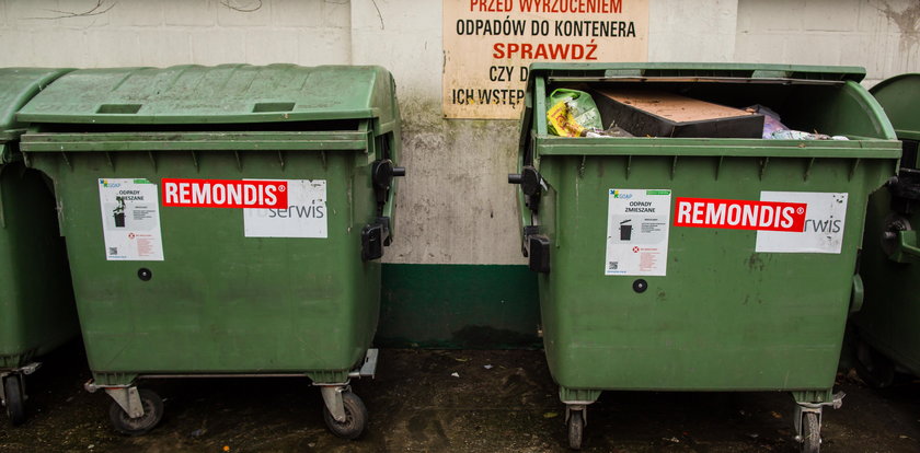 Kubły na śmieci zostają