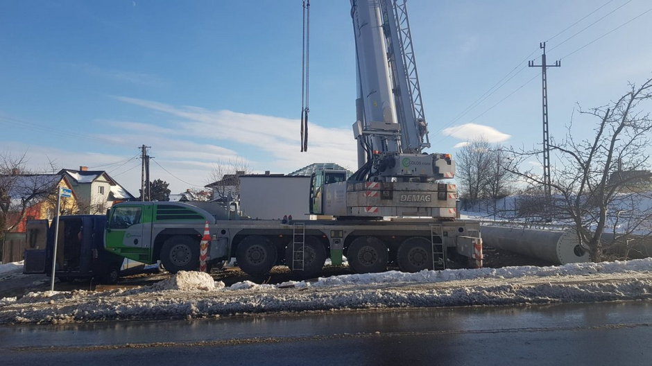 Nie pomogły petycje. Maszt już stoi