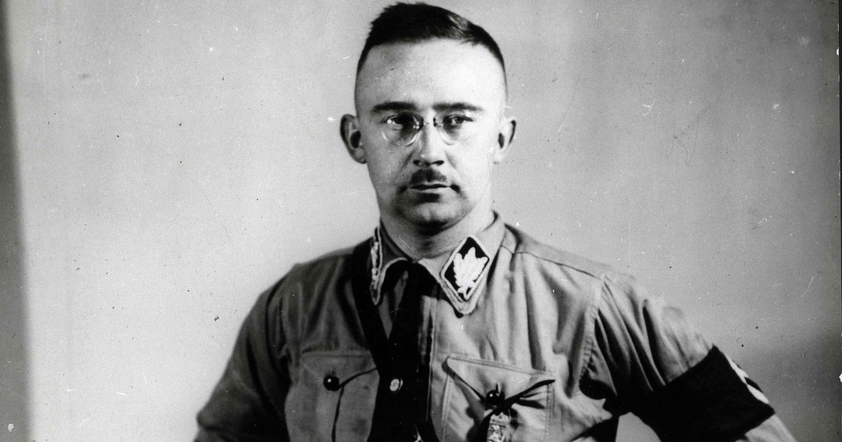 Dostaje potwierdzenie, iż jest chrześniakiem Himmlera. Sprawa srebrnego kubka zostaje wyjaśniona