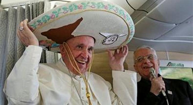 Pope gets shoe shine on Cuba-bound plane