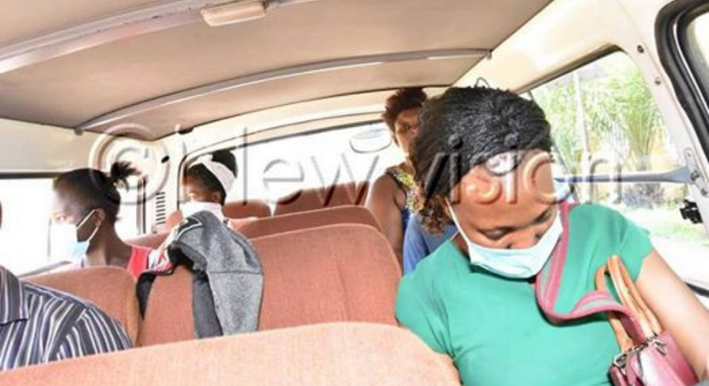 Commercial buses carry only 2 passengers per row (photos)