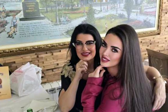 DUGA CRNA KOSA, TANAK STRUK I OBLINE, A DIPLOMIRALA FIZIKU Zbog ćerke naše folkerke muškarcima staje pamet: Pozira sa roditeljima i komentari samo pljušte