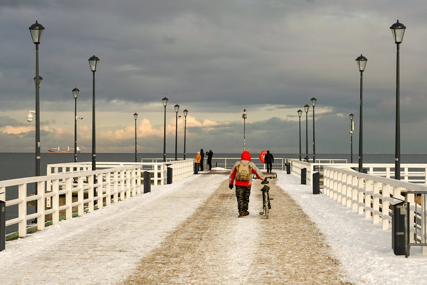 Sztormy i niesprzyjające warunki atmosferyczne uszkodziły molo. Teraz jest już naprawione i cieszy!