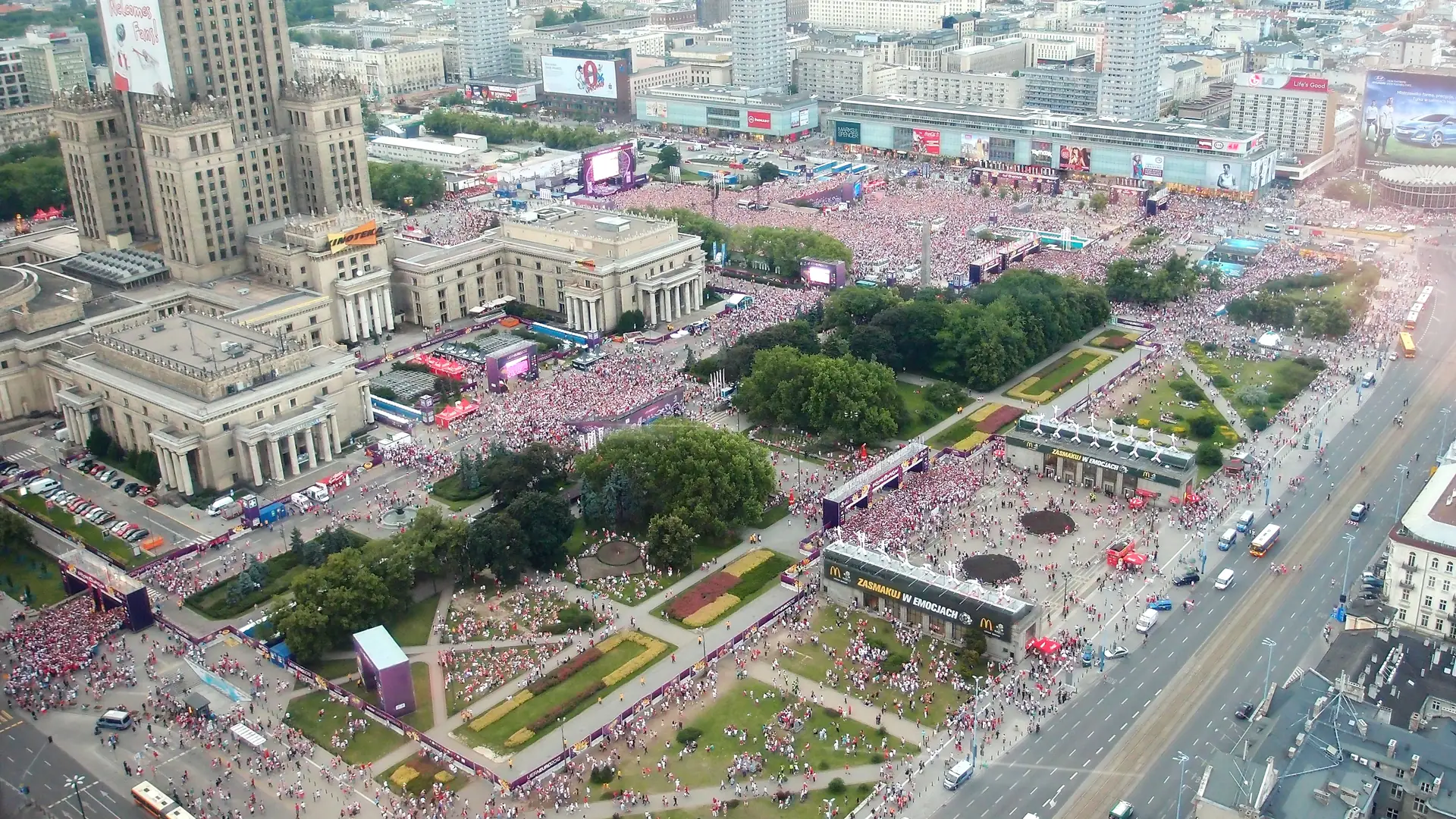 Już nie trzeba jechać nad Bałtyk. W centrum Warszawy powstaje plaża