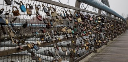 Gruntowny remont i znikające kłódki. Krakowski most zniszczony przez niestałych w uczuciach