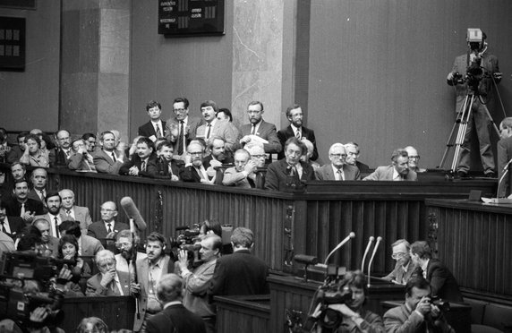  19.07.1989. Posiedzenie Zgromadzenia Narodowego w gmachu Sejmu