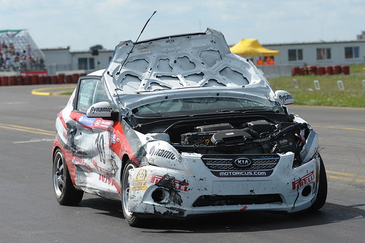 Betonowe szykany zebrały niszczące żniwo...