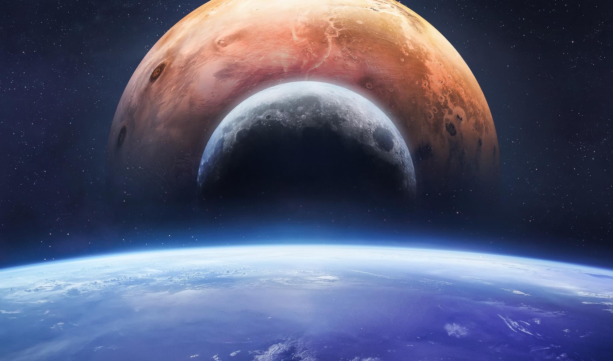 Mars je relatívne blízko k Zemi.