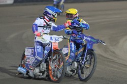 Unia z kompletem zwycięstw. Stal przegrała szósty raz z rzędu [WYNIKI i TABELA]